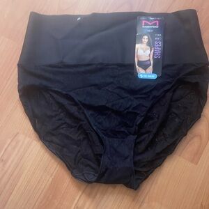 NWT Maidenform Shapes Firm Brief Panty Cool Comfort Black Medium Style DM0051
